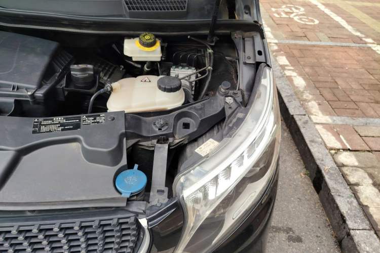 Used Mercedes-Benz V-Class 2021 V 260 L Long-wheelbase Luxury Edition Engine Bay Left