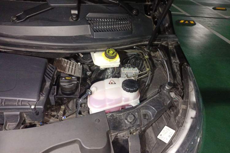 Used Mercedes-Benz V-Class 2021 V 260 L Long-wheelbase Luxury Edition Engine Bay Left