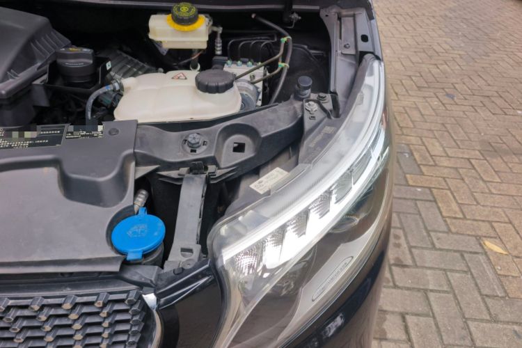 Used Mercedes-Benz V-Class 2021 V 260 L Long-wheelbase Luxury Edition Engine Bay Left