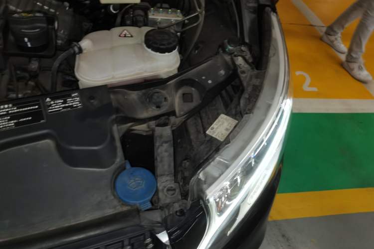 Used Mercedes-Benz V-Class 2021 V 260 L Long-wheelbase Luxury Edition Engine Bay Left