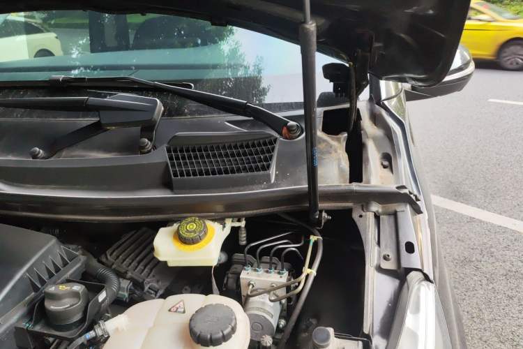 Used Mercedes-Benz V-Class 2021 V 260 Prestige Edition Engine Bay Left