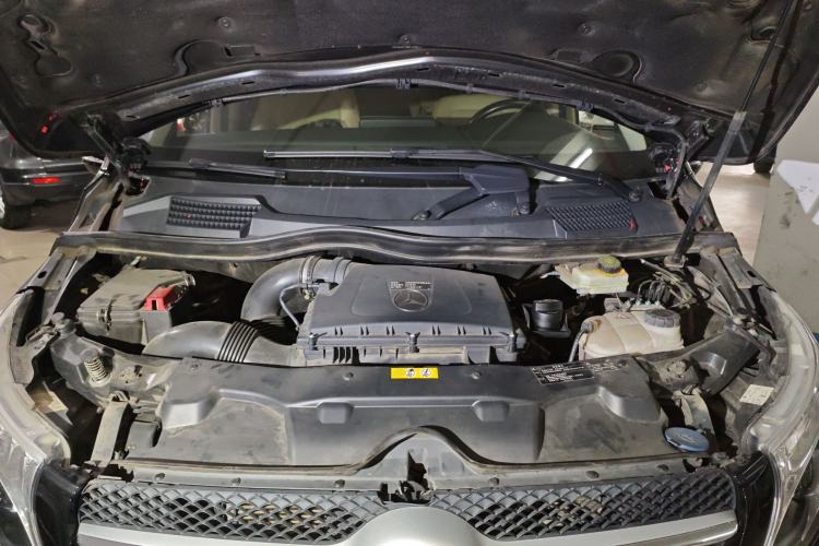 Used Mercedes-Benz V-Class 2021 V 260 Avantgarde Edition Engine Bay