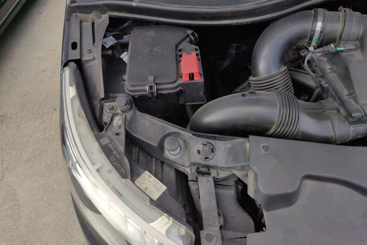 Used Mercedes-Benz V-Class 2021 V 260 Avantgarde Edition Engine Bay Right