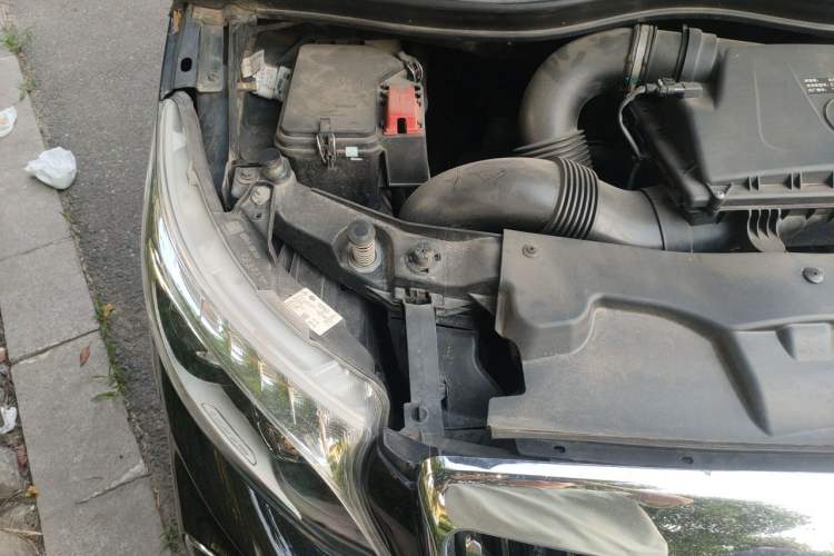 Used Mercedes-Benz V-Class 2021 V 260 Avantgarde Edition Engine Bay Right