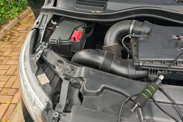 Used Mercedes-Benz V-Class  Engine Bay Right