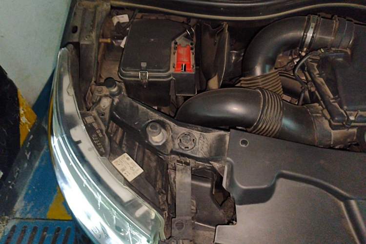 Used Mercedes-Benz V-Class 2021 V 260 Avantgarde Edition Engine Bay Right