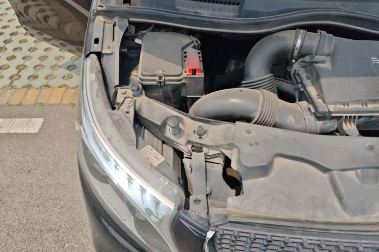 Used Mercedes-Benz V-Class 2021 V 260 L Long-wheelbase Luxury Edition Engine Bay Right