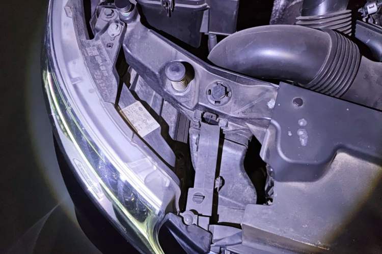 Used Mercedes-Benz V-Class 2021 V 260 L Long-wheelbase Luxury Edition Engine Bay Right