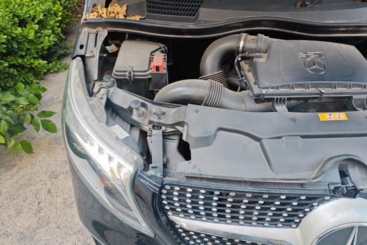 Used Mercedes-Benz V-Class 2021 V 260 Avantgarde Edition Engine Bay Right
