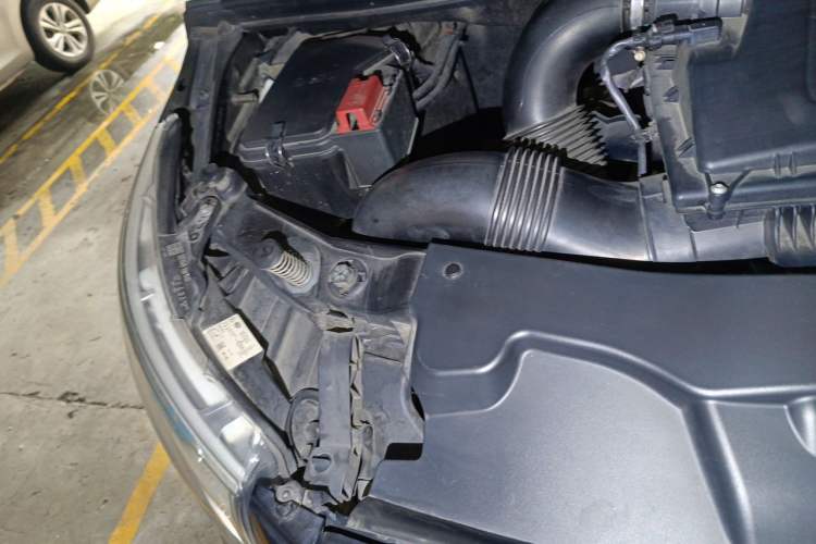 Used Mercedes-Benz V-Class  Engine Bay Right