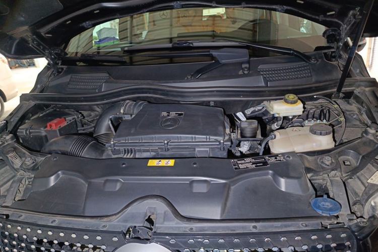 Used Mercedes-Benz V-Class  Engine Bay