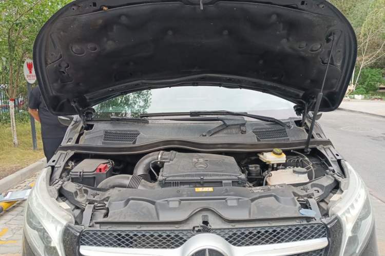 Used Mercedes-Benz V-Class 2021 V 260 Avantgarde Edition Engine Bay