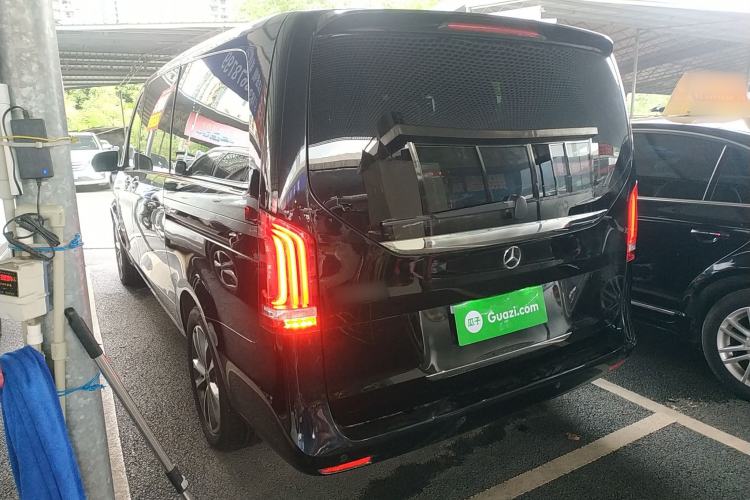 Used Mercedes-Benz V-Class 2021 V 260 Avantgarde Edition Exterior 2
