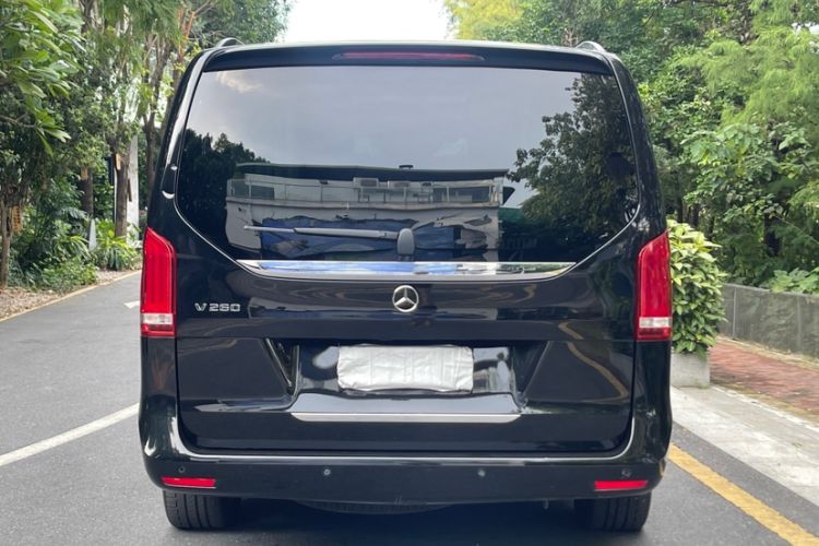 Used Mercedes-Benz V-Class 2021 V 260 Avantgarde Edition Exterior 2