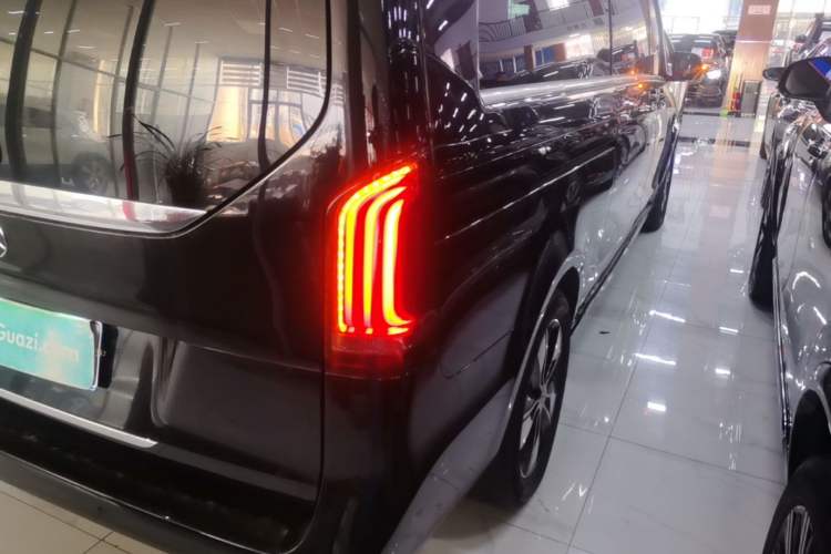 Used Mercedes-Benz V-Class 2021 V 260 L Long Wheelbase Prestige Edition Exterior 3