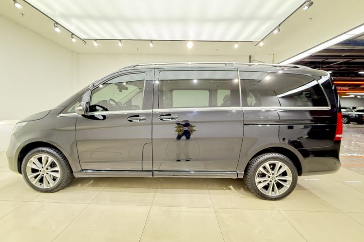 Used Mercedes-Benz V-Class 2021 V 260 Avantgarde Edition Exterior 3
