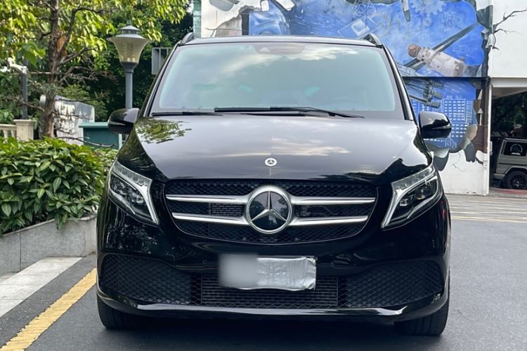 Used Mercedes-Benz V-Class 2021 V 260 Avantgarde Edition Exterior 3