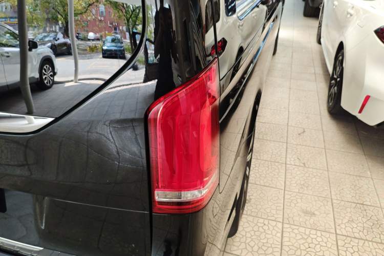 Used Mercedes-Benz V-Class 2021 V 260 L Long-wheelbase Luxury Edition Exterior 3