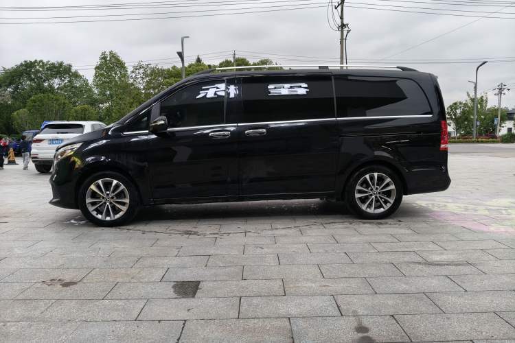 Used Mercedes-Benz V-Class 2021 V 260 Avantgarde Edition Exterior 3