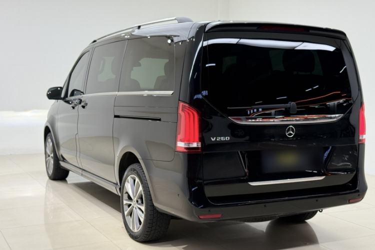 Used Mercedes-Benz V-Class 2021 V 260 Avantgarde Edition Exterior 4