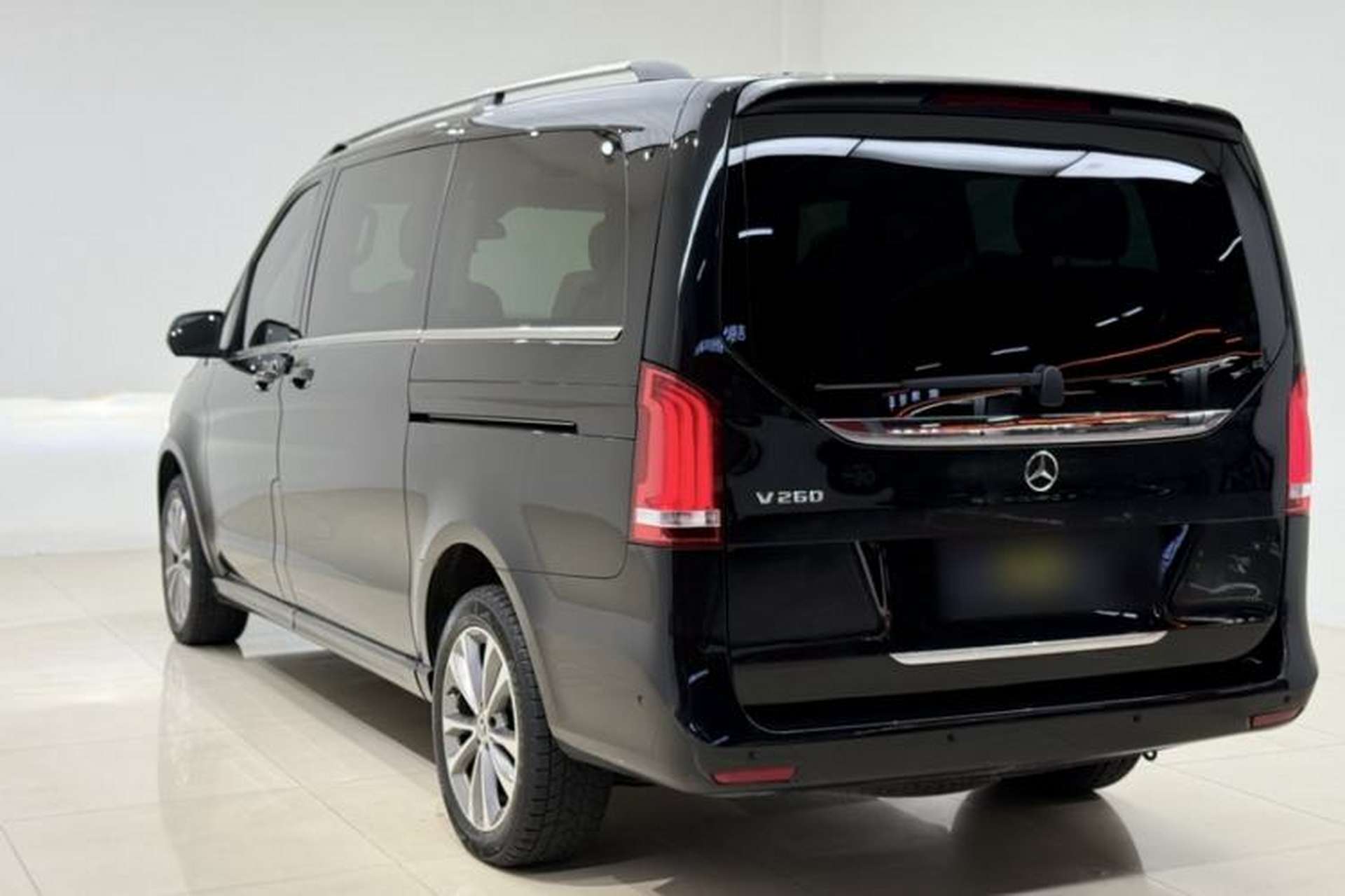 Used Mercedes-Benz V-Class 2021 V 260 Avantgarde Edition Exterior 4