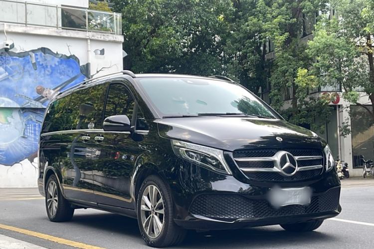 Used Mercedes-Benz V-Class 2021 V 260 Avantgarde Edition Exterior 4