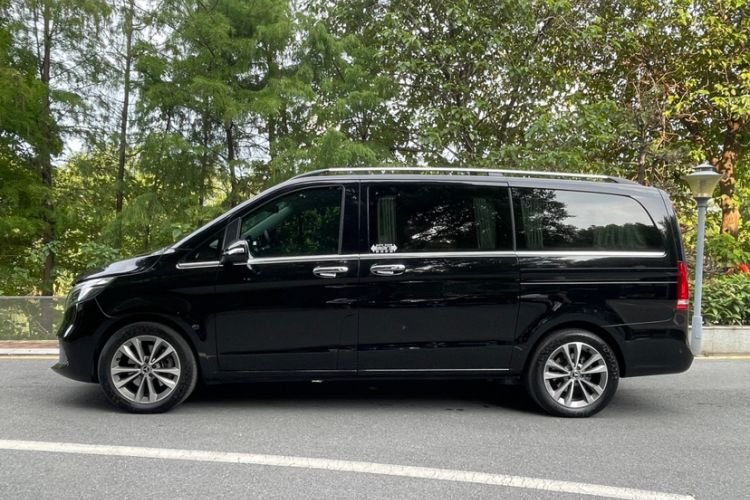 Used Mercedes-Benz V-Class 2021 V 260 Avantgarde Edition Exterior 5