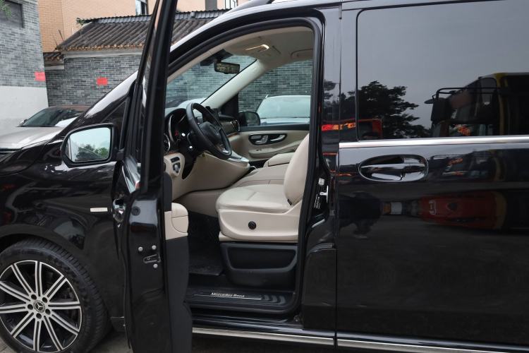 Used Mercedes-Benz V-Class 2021 V 260 L Long-wheelbase Luxury Edition Exterior 6