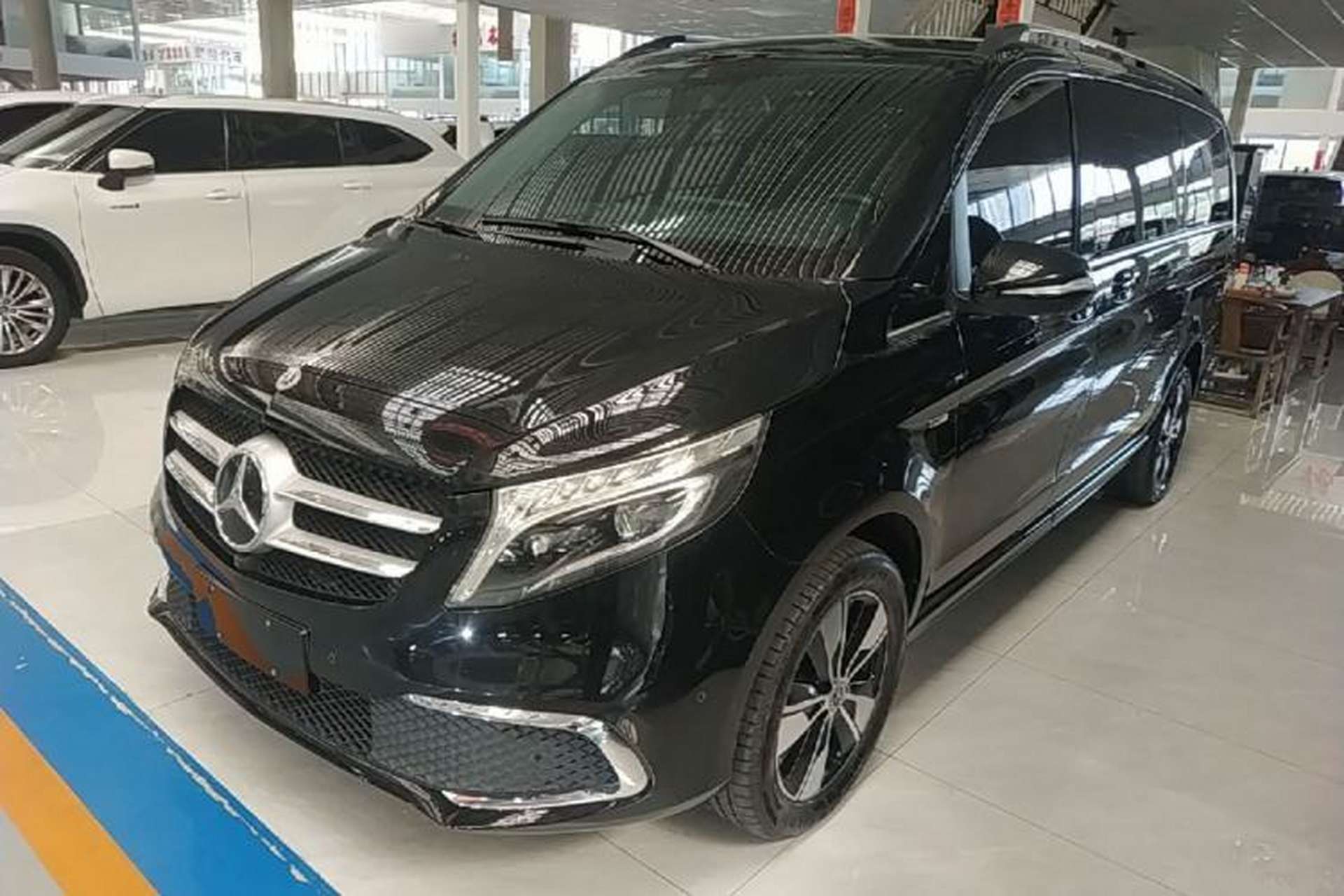 Used Mercedes-Benz V-Class 2021 V 260 Prestige Edition Front Left 45 Deg