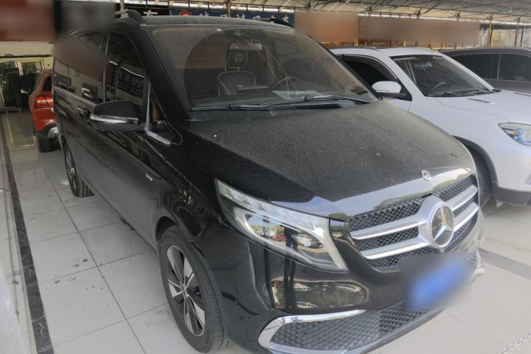 Used Mercedes-Benz V-Class 2021 V 260 Avantgarde Edition Front Right 45 Deg