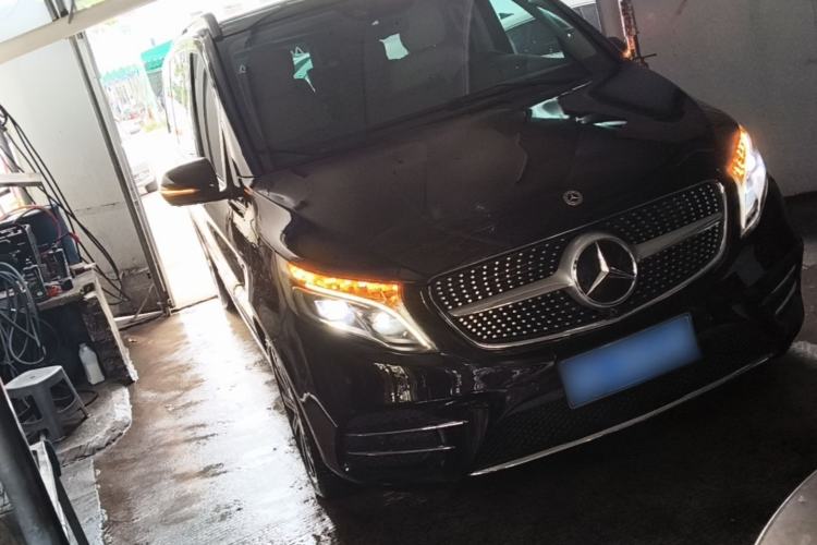 Used Mercedes-Benz V-Class 2021 V 260 L Long-wheelbase Luxury Edition Front Right 45 Deg