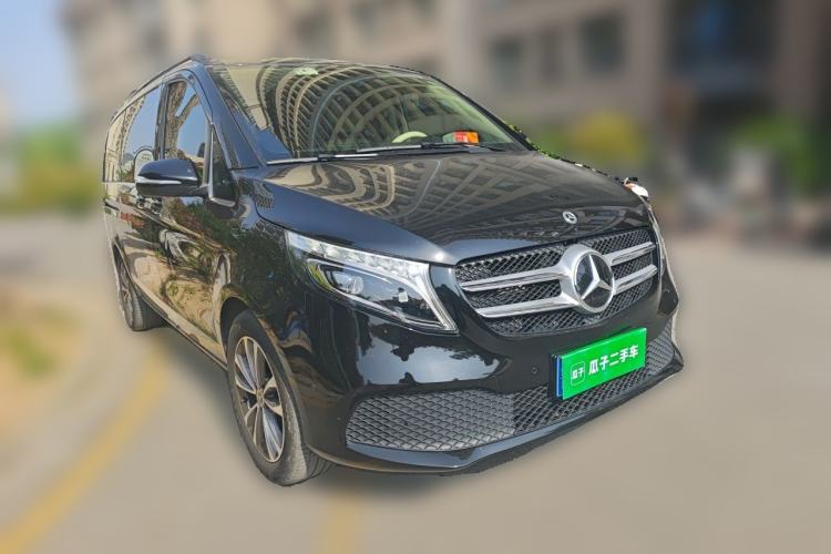 Used Mercedes-Benz V-Class 2021 V 260 Avantgarde Edition Front Right 45 Deg