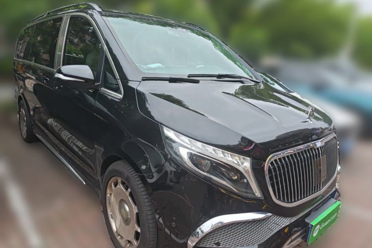 Used Mercedes-Benz V-Class 2021 V 260 Avantgarde Edition Front Right 45 Deg
