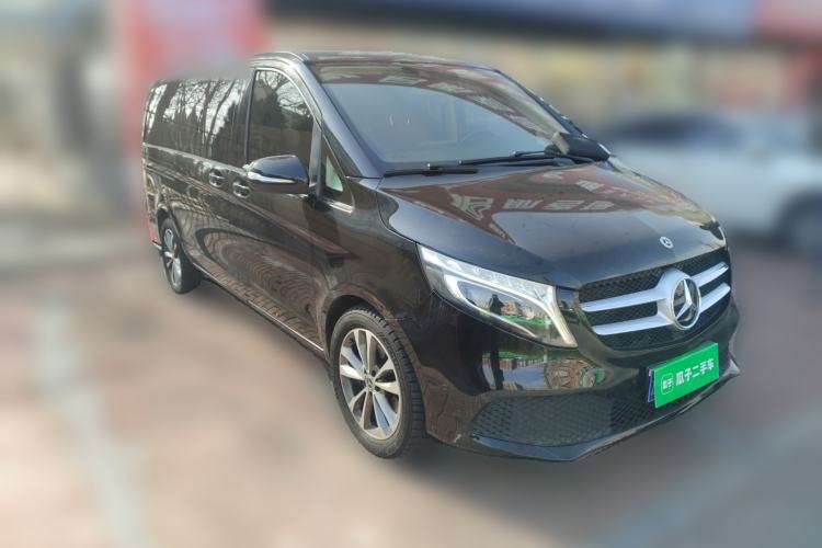 Used Mercedes-Benz V-Class 2021 V 260 Avantgarde Edition Front Right 45 Deg