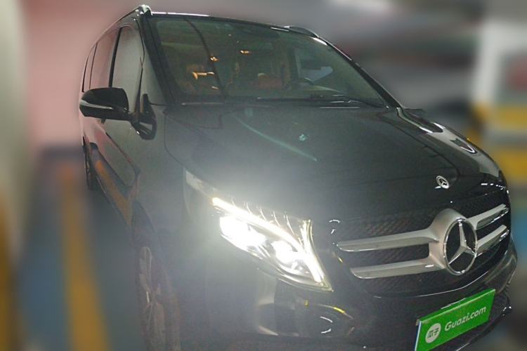 Used Mercedes-Benz V-Class 2021 V 260 Avantgarde Edition Front Right 45 Deg