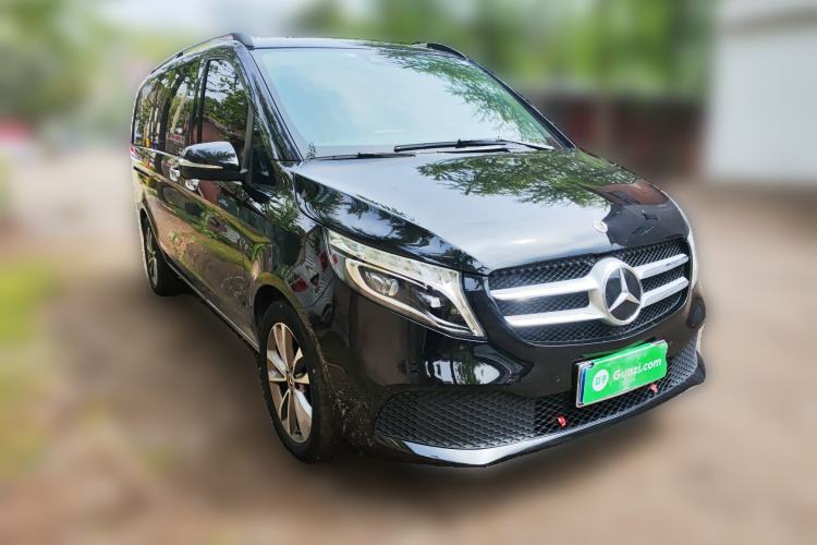 Used Mercedes-Benz V-Class 2021 V 260 Avantgarde Edition Front Right 45 Deg