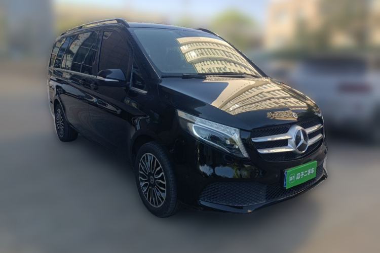 Used Mercedes-Benz V-Class 2021 V 260 Avantgarde Edition Front Right 45 Deg