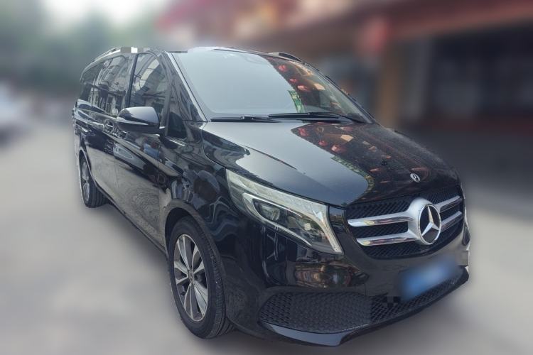 Used Mercedes-Benz V-Class 2021 V 260 Avantgarde Edition Front Right 45 Deg
