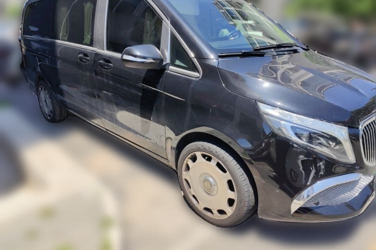 Used Mercedes-Benz V-Class 2021 V 260 Avantgarde Edition Front Right 45 Deg