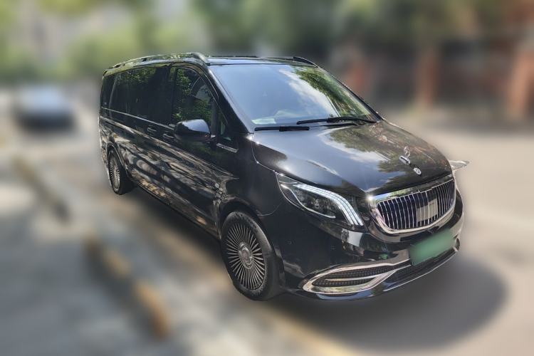 Used Mercedes-Benz V-Class 2021 V 260 Avantgarde Edition Front Right 45 Deg