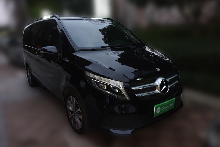 Used Mercedes-Benz V-Class 2021 V 260 Avantgarde Edition Front Right 45 Deg