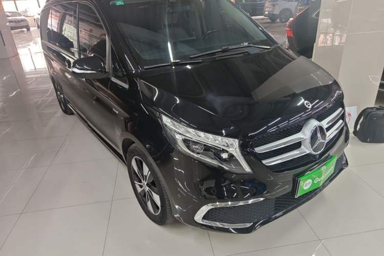 Used Mercedes-Benz V-Class 2021 V 260 Prestige Edition Front Right 45 Deg