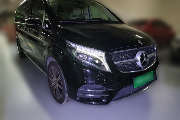 Used Mercedes-Benz V-Class 2021 V 260 L Long-wheelbase Luxury Edition Front Right 45 Deg