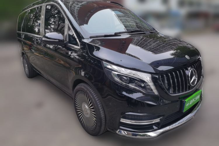 Used Mercedes-Benz V-Class 2021 V 260 Avantgarde Edition Front Right 45 Deg