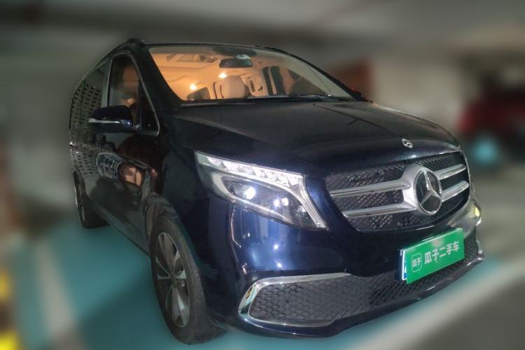 Used Mercedes-Benz V-Class 2021 V 260 Avantgarde Edition Front Right 45 Deg