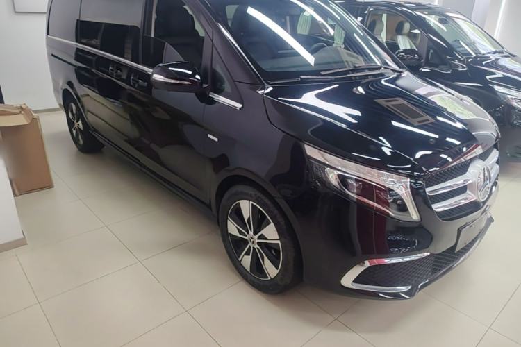 Used Mercedes-Benz V-Class 2021 V 260 Prestige Edition Front Right 45 Deg