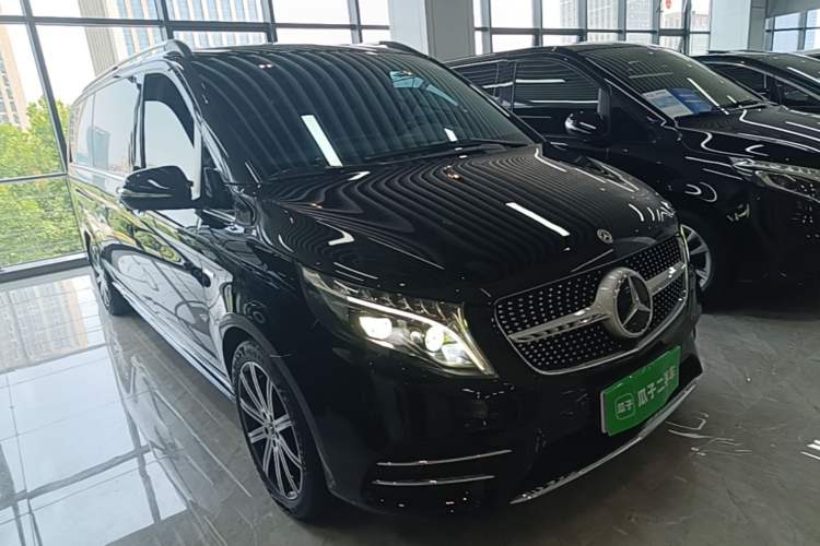 Used Mercedes-Benz V-Class 2021 V 260 L Long-wheelbase Luxury Edition Front Right 45 Deg