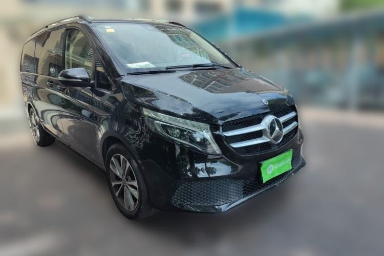 Used Mercedes-Benz V-Class 2021 V 260 Avantgarde Edition Front Right 45 Deg