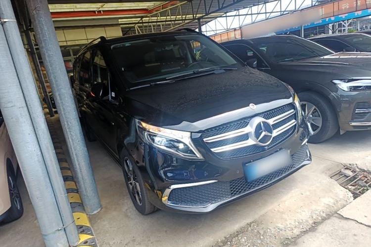 Used Mercedes-Benz V-Class 2021 V 260 L Long Wheelbase Prestige Edition Front Right 45 Deg