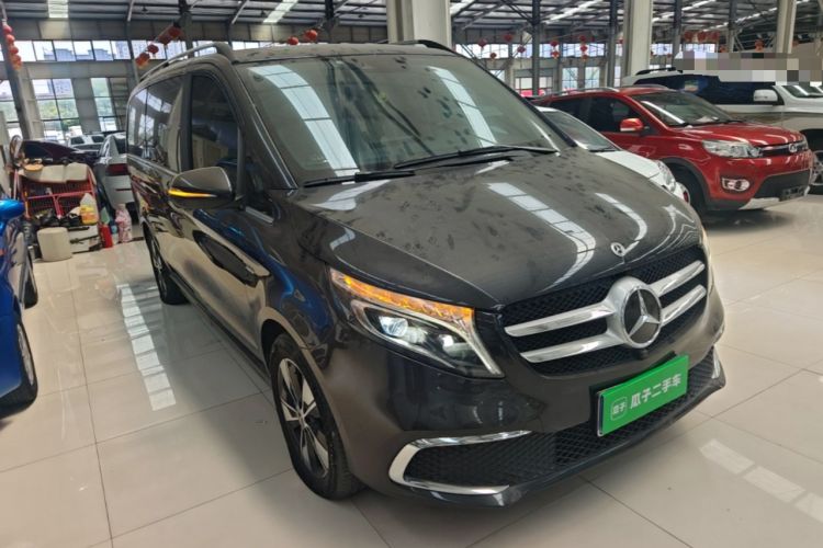 Used Mercedes-Benz V-Class 2021 V 260 Prestige Edition Front Right 45 Deg